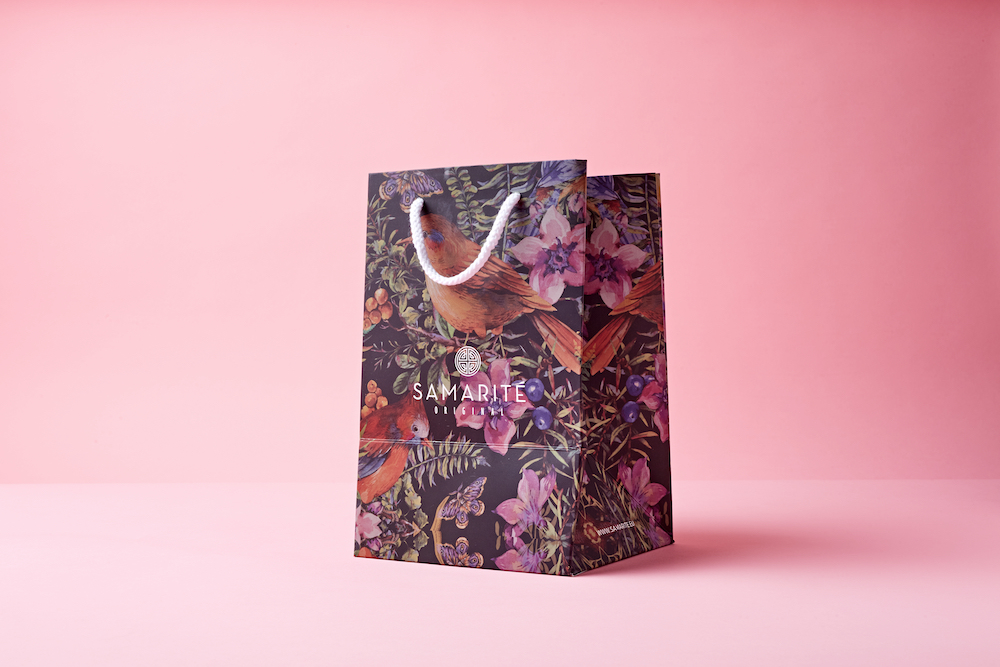 Custom printed paper outlet bags with handles